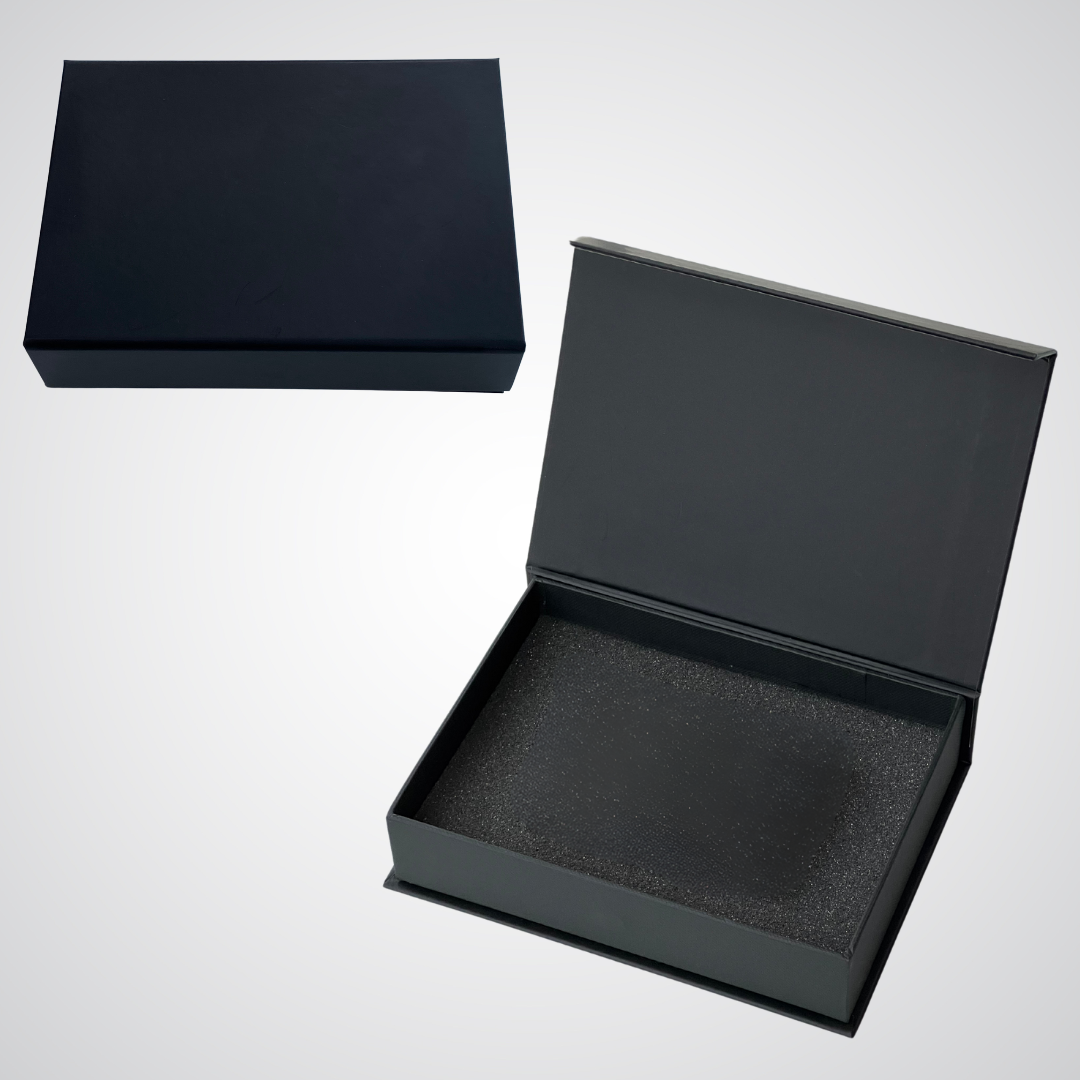Small Hard Cover Box 16.5*12*3.5cm matte finishing with magnet.