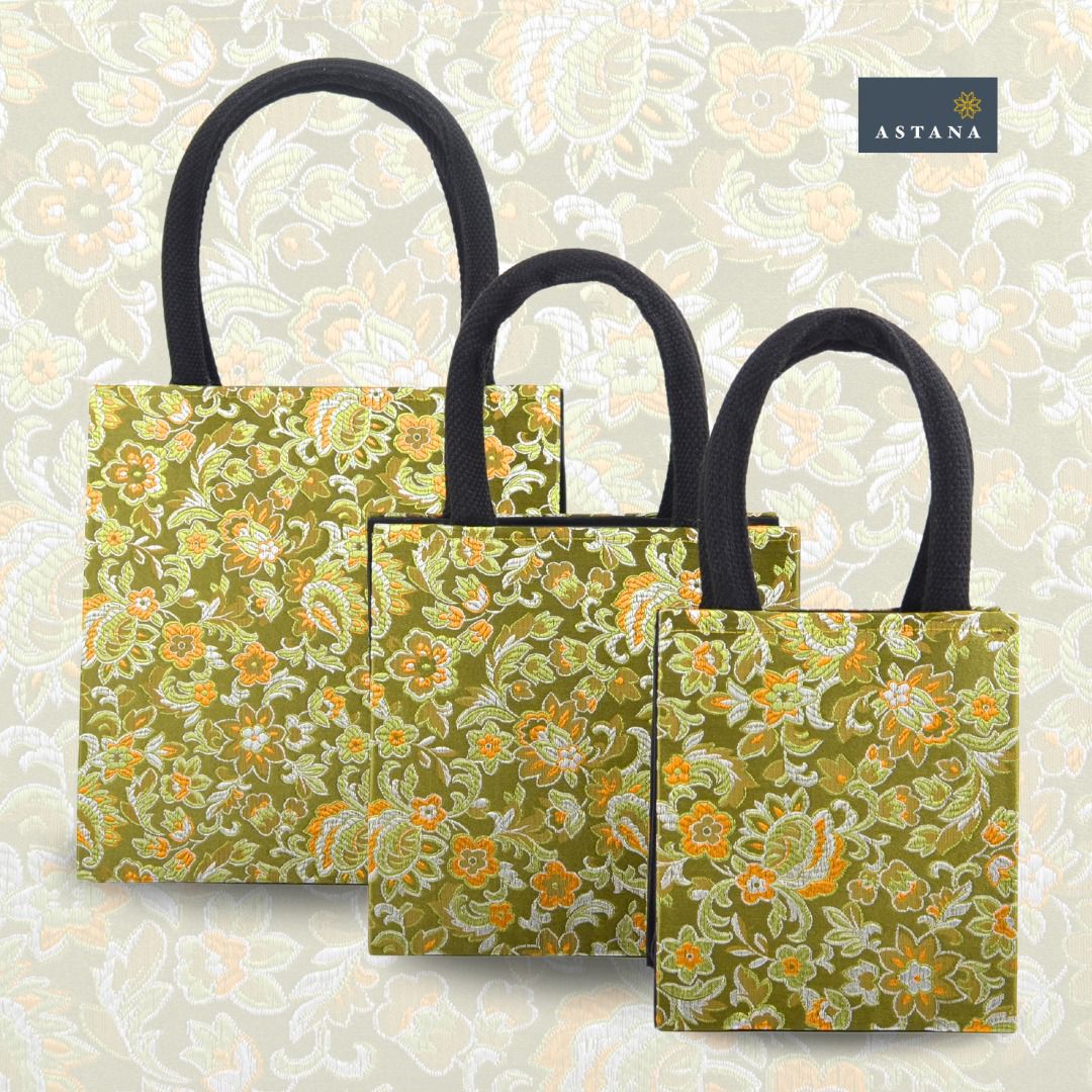 Green Floral Songket Bag XXS
15 x 13 x 7.5 cm