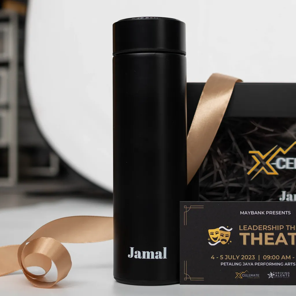 Snap & Sip Gift Set – Smart Flask, Selfie Tripod & Personalized Packaging - Image 6