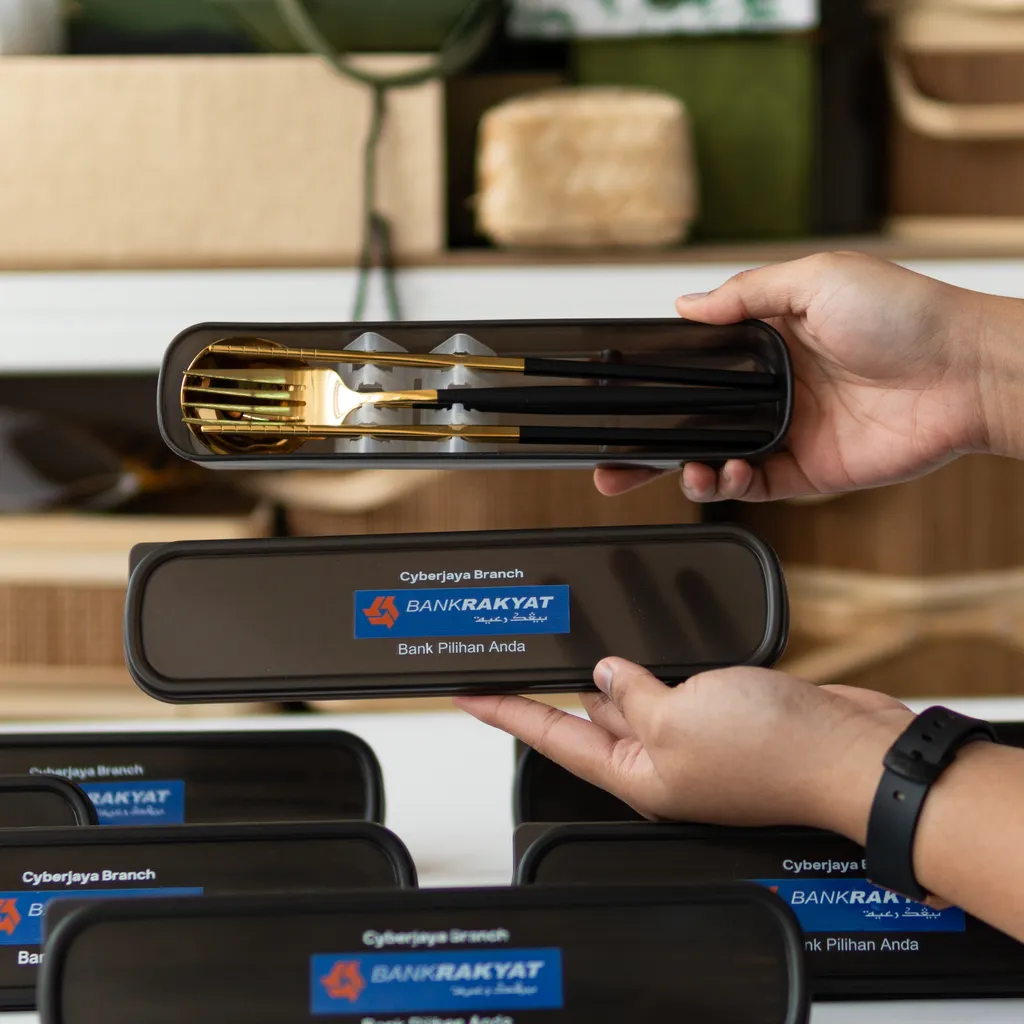 Signa Gift Set – Thermal Flask & Cutlery Set - Image 2