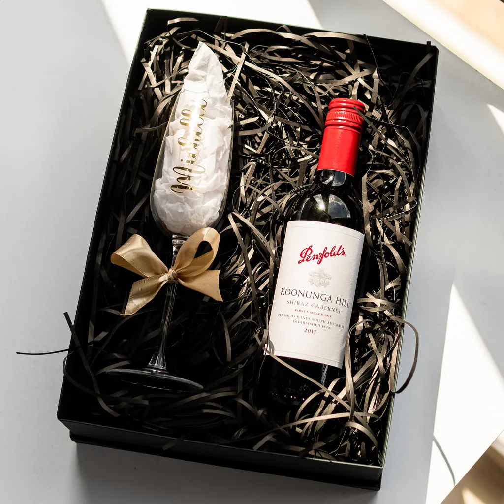 Chateau Gift Set – Wine & Personalised Glass