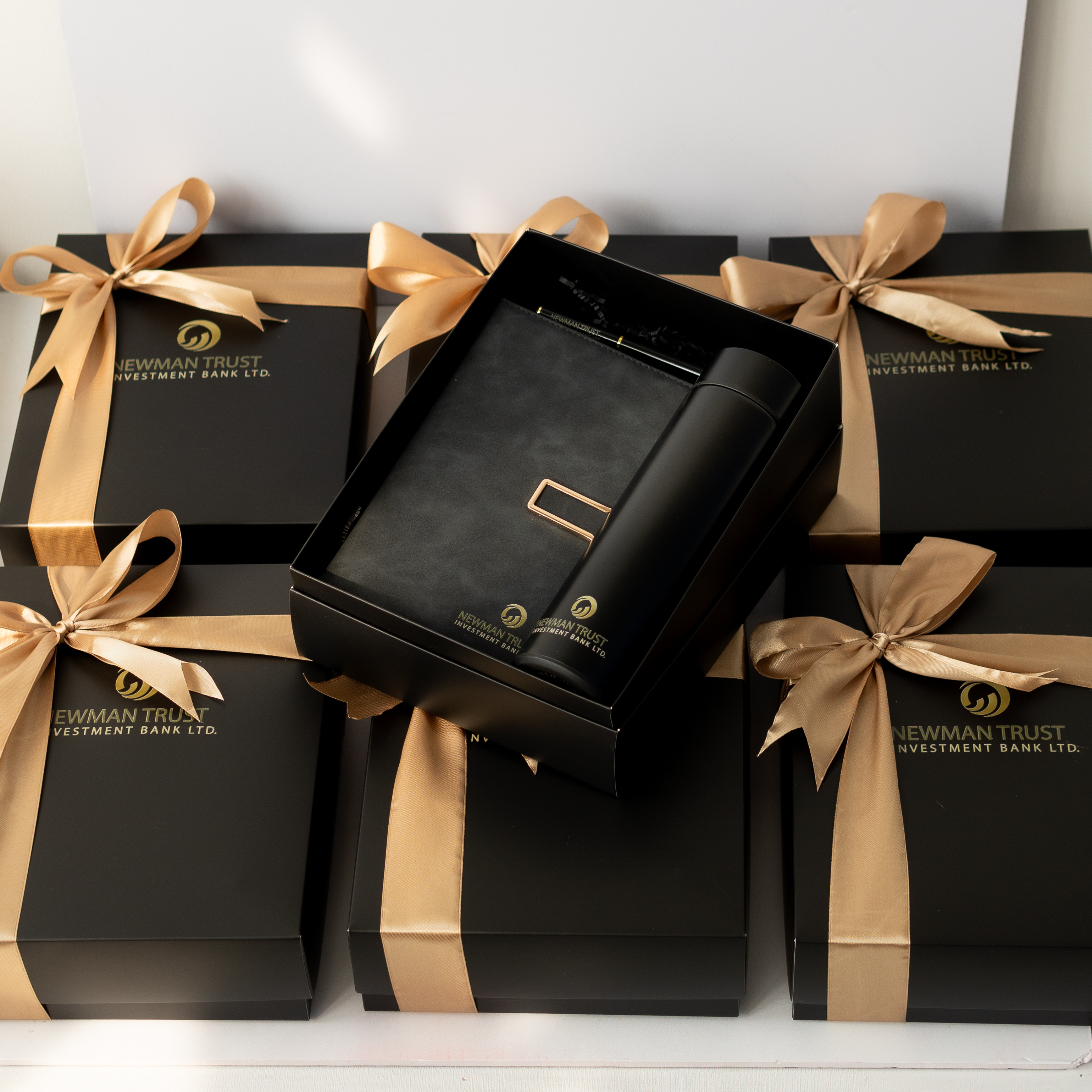 Executive Black Gift Set – LED Thermal Flask & Suede Notebook in Gift Box