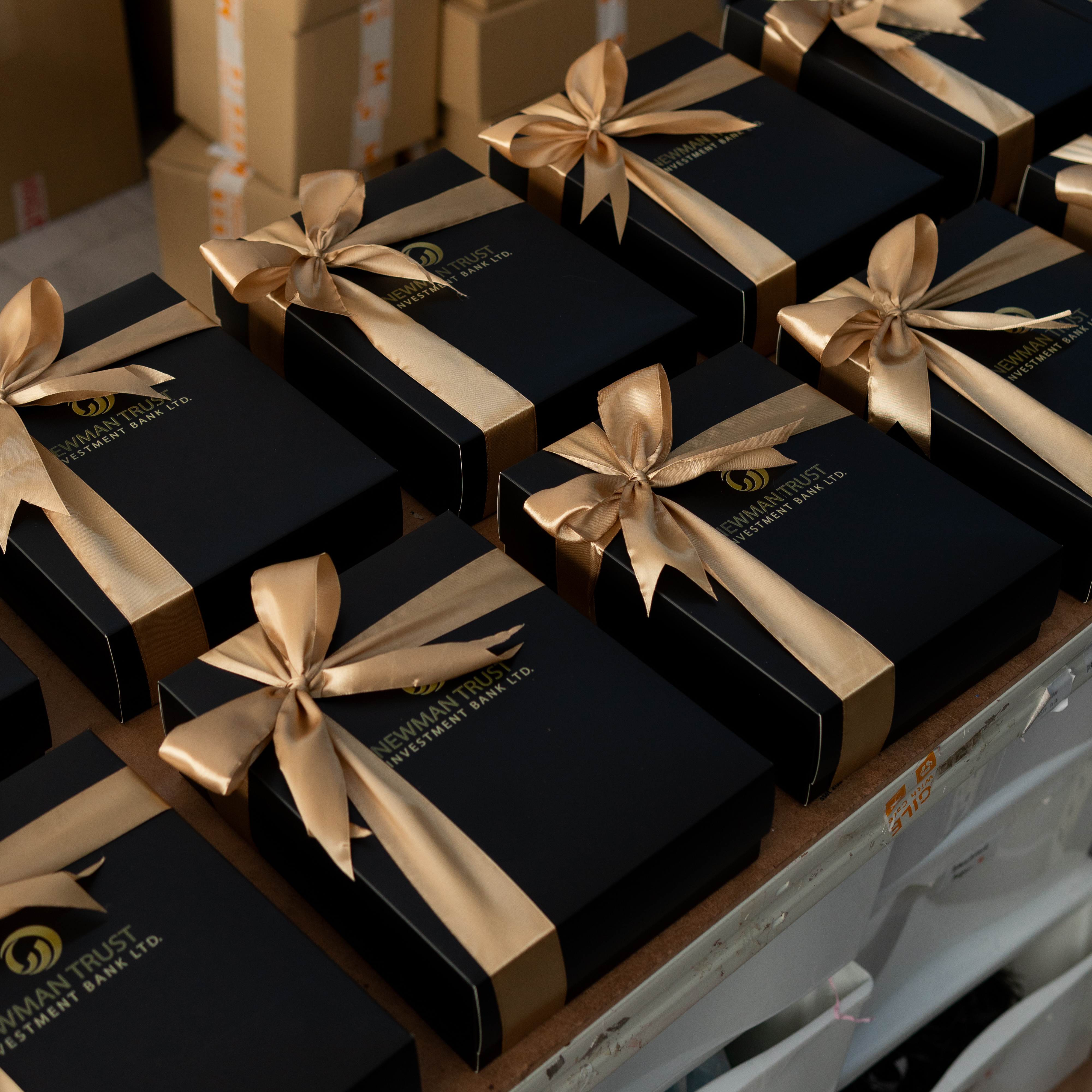 Executive Black Gift Set – LED Thermal Flask & Suede Notebook in Gift Box - Image 2