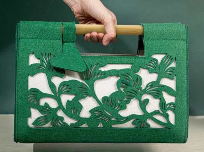Small Green Felt Bag With Bamboo Handle bag, 27*10*20cm - Image 3