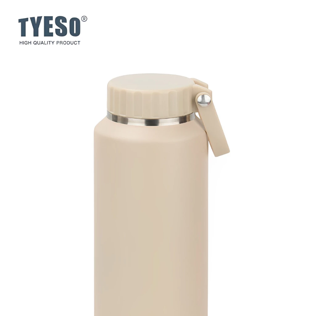 TYESO Vacuum Insulated Tumbler Bottle With Handle (710ml) White - Image 5