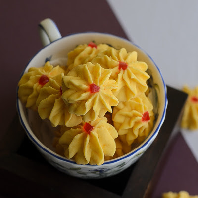 Halal Cheese Flower Cookies | 350g | Raya Edition