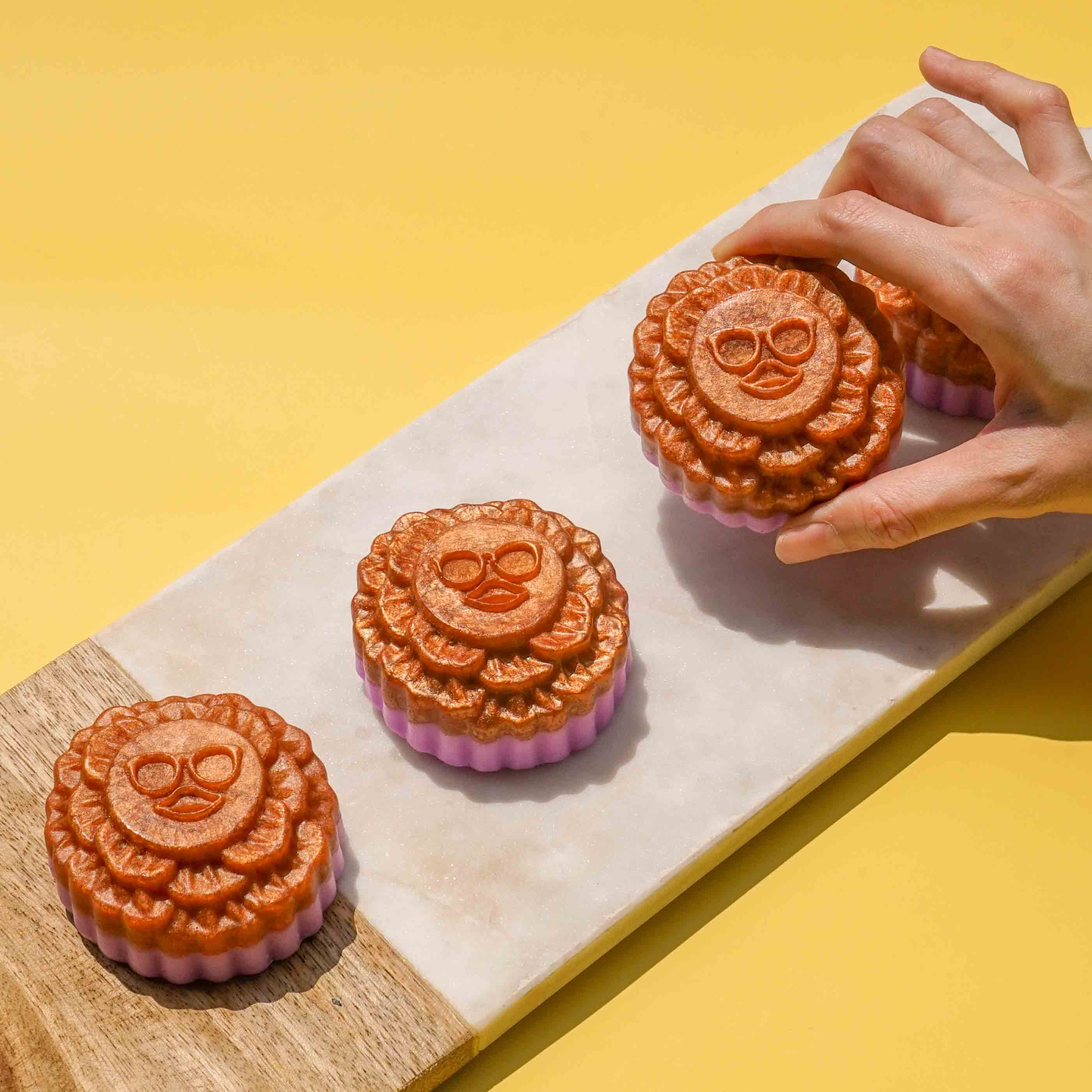 WUNDERBATH Mooncake Soap with Steamer