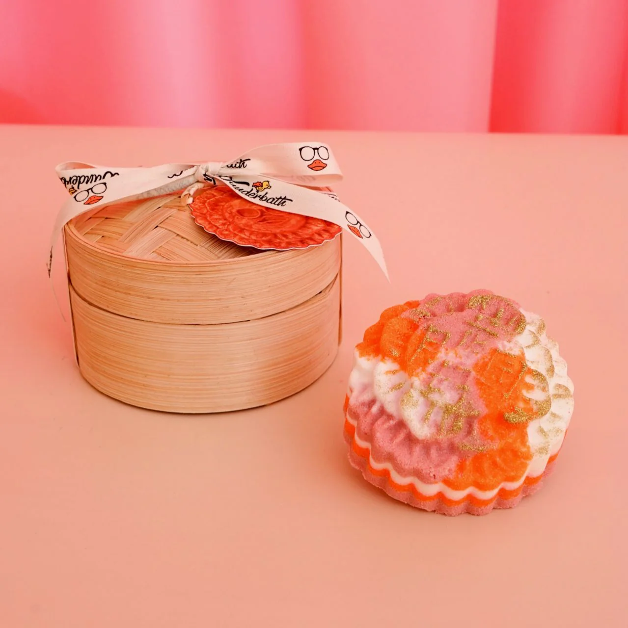WUNDERBATH Mooncake Bath Bomb with Steamer